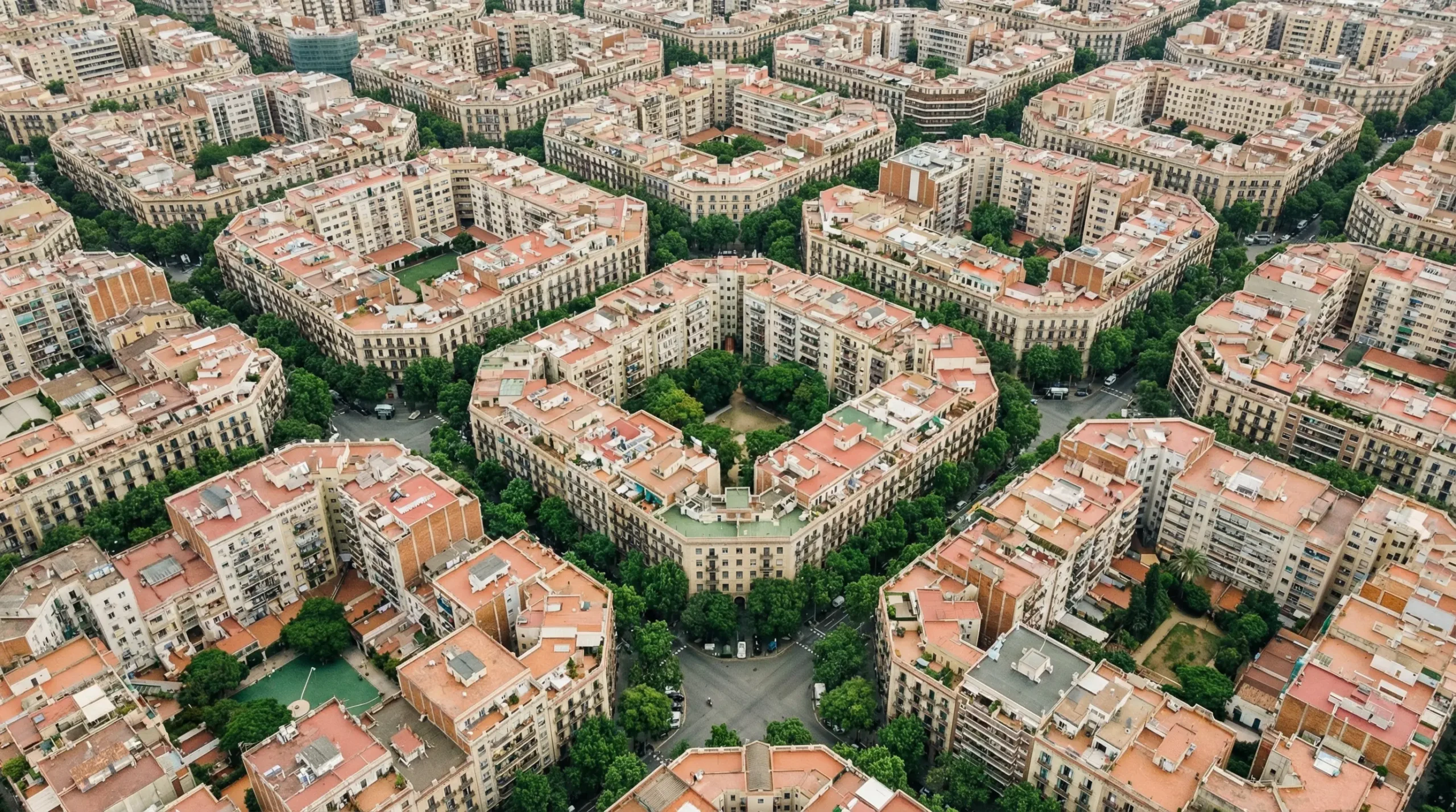 Vista aérea del barrio Eixample de Barcelona mostrando edificios residenciales típicos